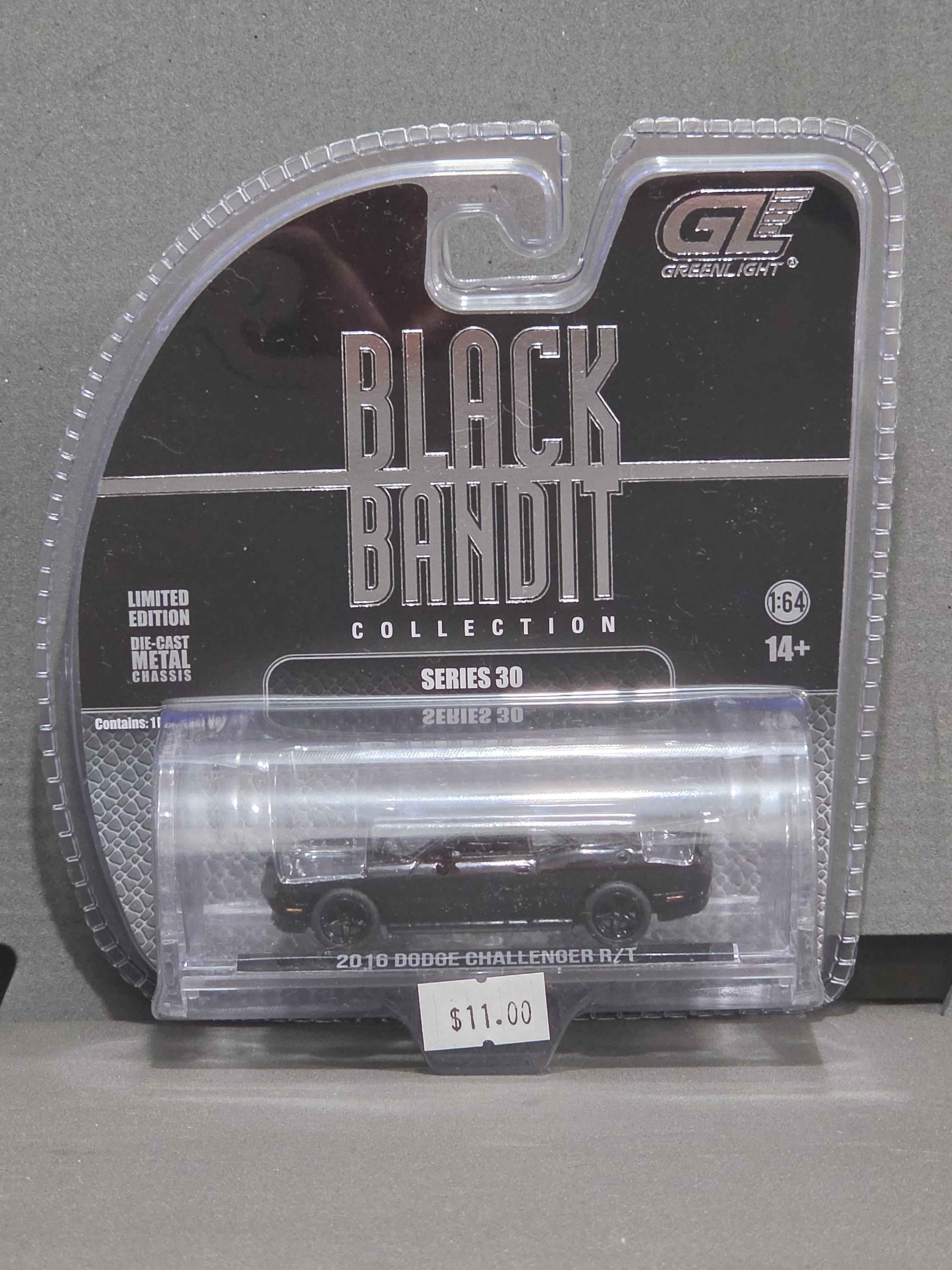 GreenLight Black Bandit Series 30: 2016 Dodge Challenger R/T HEMI