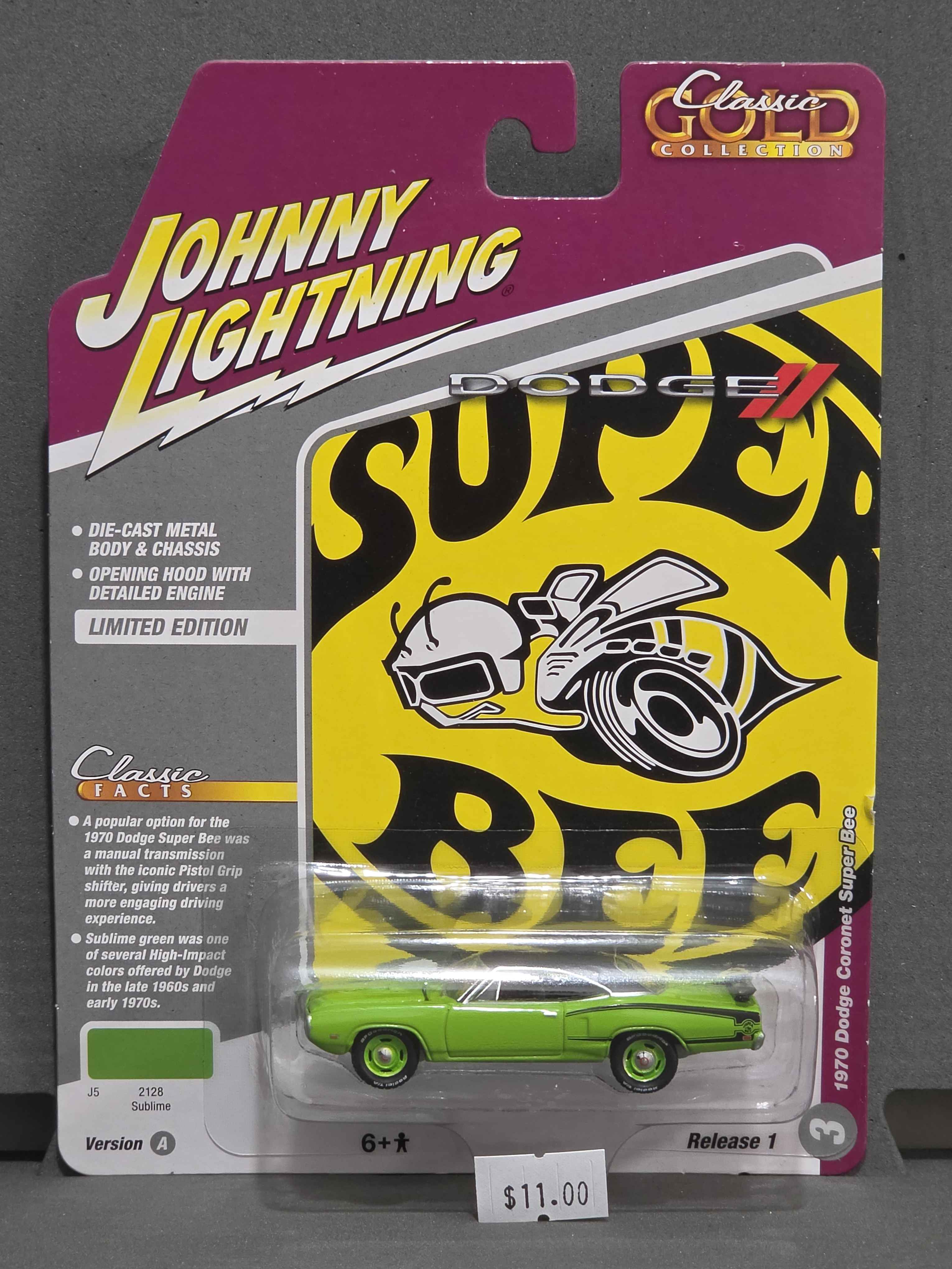 Johnny Lightning: 1970 Dodge Super Bee (Sublime w/Flat Black Roof)