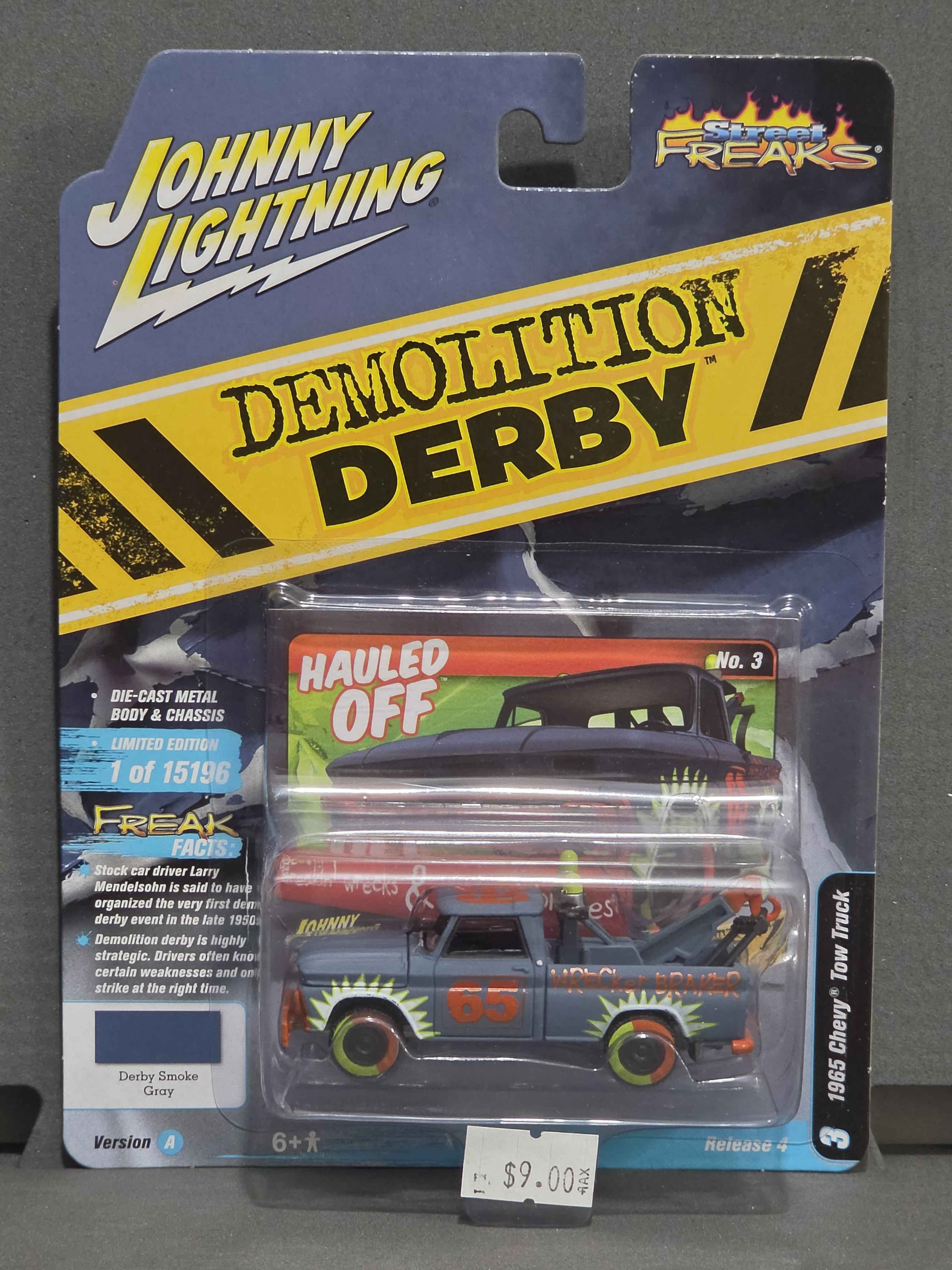 Johnny Lightning Street Freaks - 1965 Chevy Tow Truck - Demolition Derby