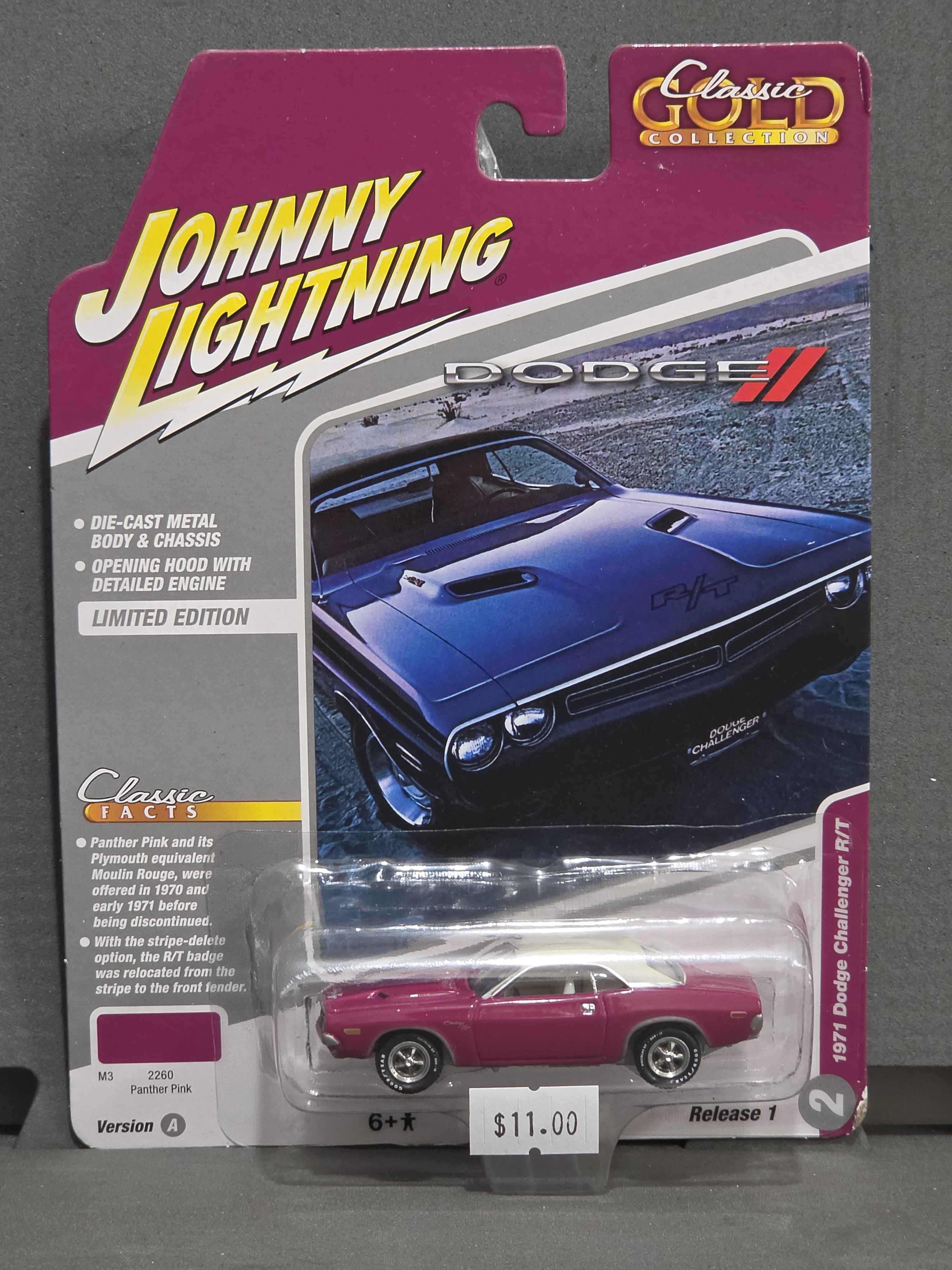 Johnny Lightning: 1971 Dodge Challenger R/T (Panther Pink w/White Top)