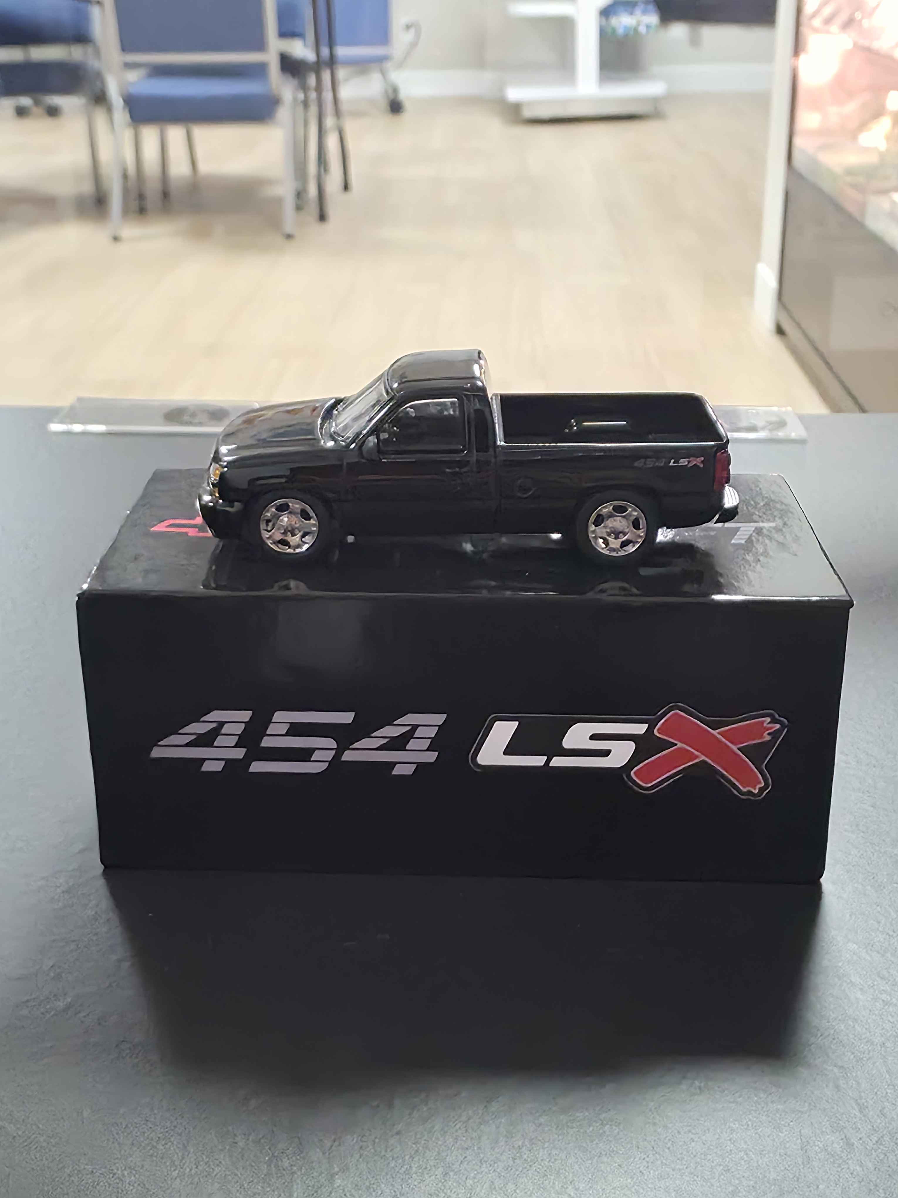 Paragon Models - 2006 Chevy Silverado 'Cateye' Single Cab 454 LSX SS Pickup Truck (Onyx Black)