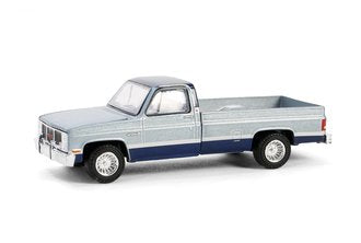 Greenlight Down on the Farm Series 9 - 1985 GMC Sierra Classic K2500 (Silver/Midnight Blue)